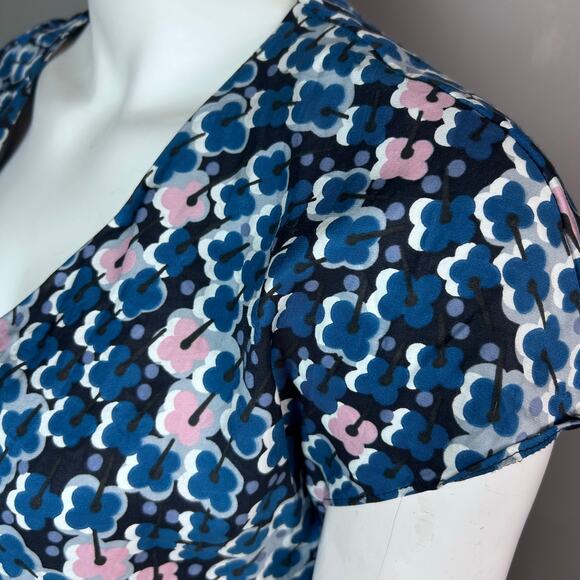 Boden top blouse size 6 blue flutter sleeve floral office - Picture 5 of 7